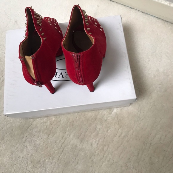 Stunning Red Suede High Heels Shoes - Picture 4 of 5